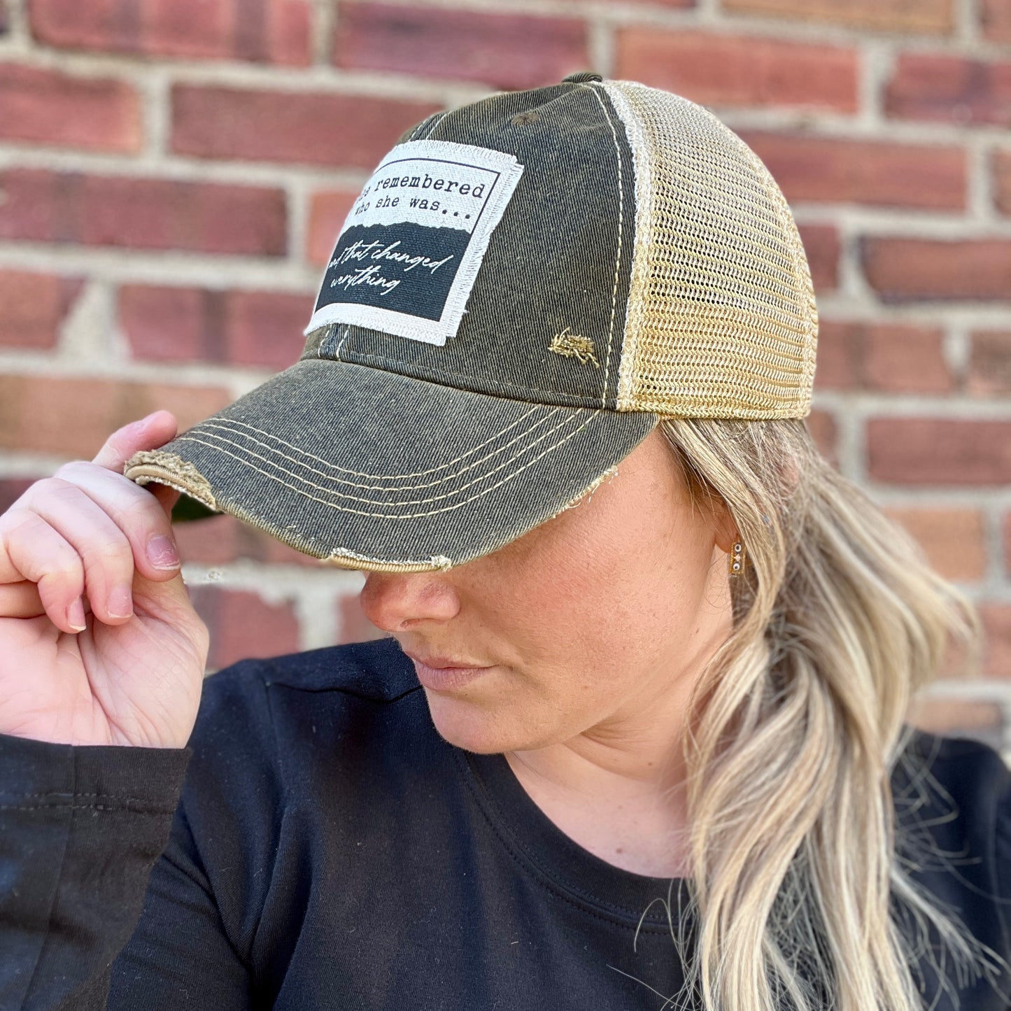 She Remembered Who She Was Black Vintage Washed Distressed Baseball Cap