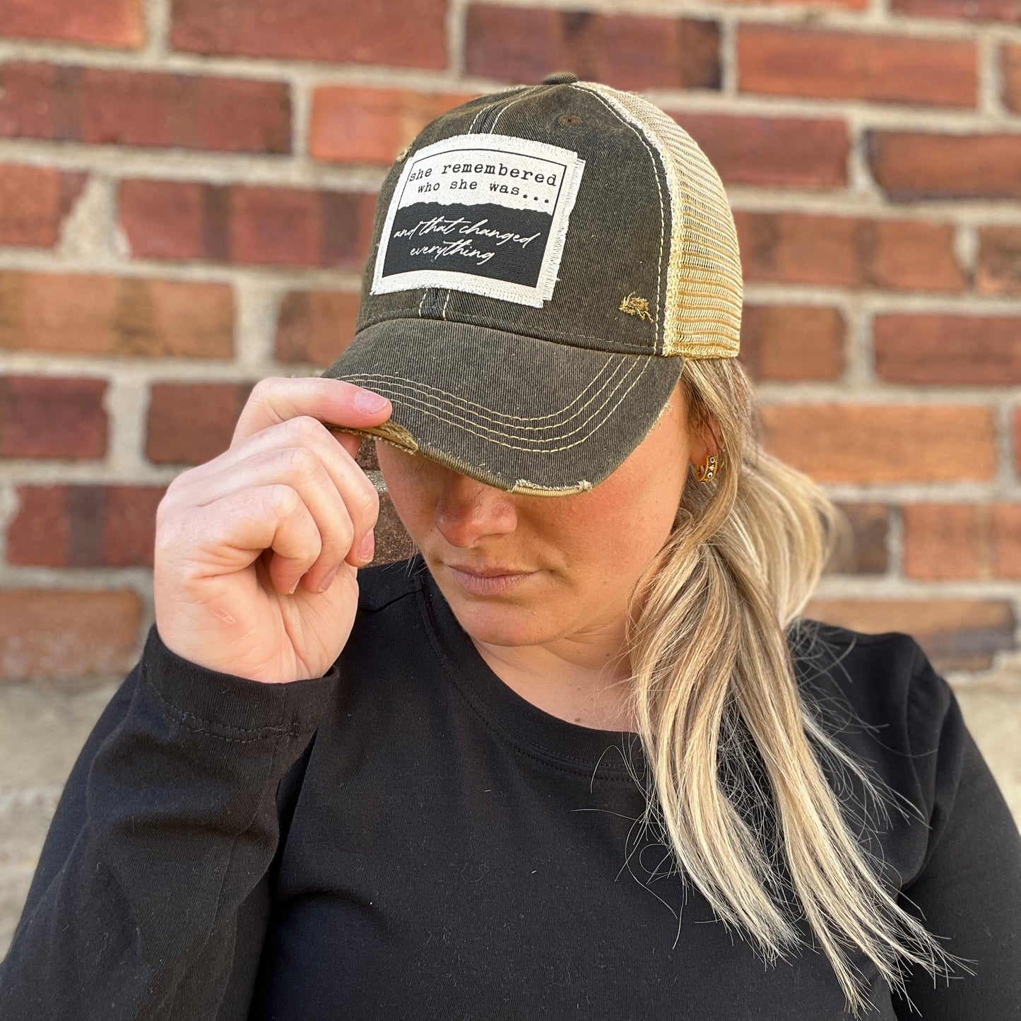 She Remembered Who She Was Black Vintage Washed Distressed Baseball Cap